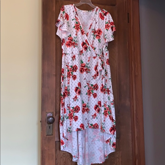rae republic Dresses & Skirts - NWT ruffle short-sleeve floral wrap dress 2x